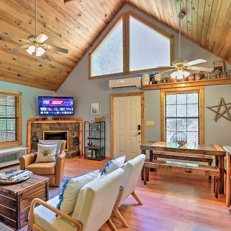 Bumblebee Cottage Murphy Retreat With Hot Tub Salem المظهر الخارجي الصورة
