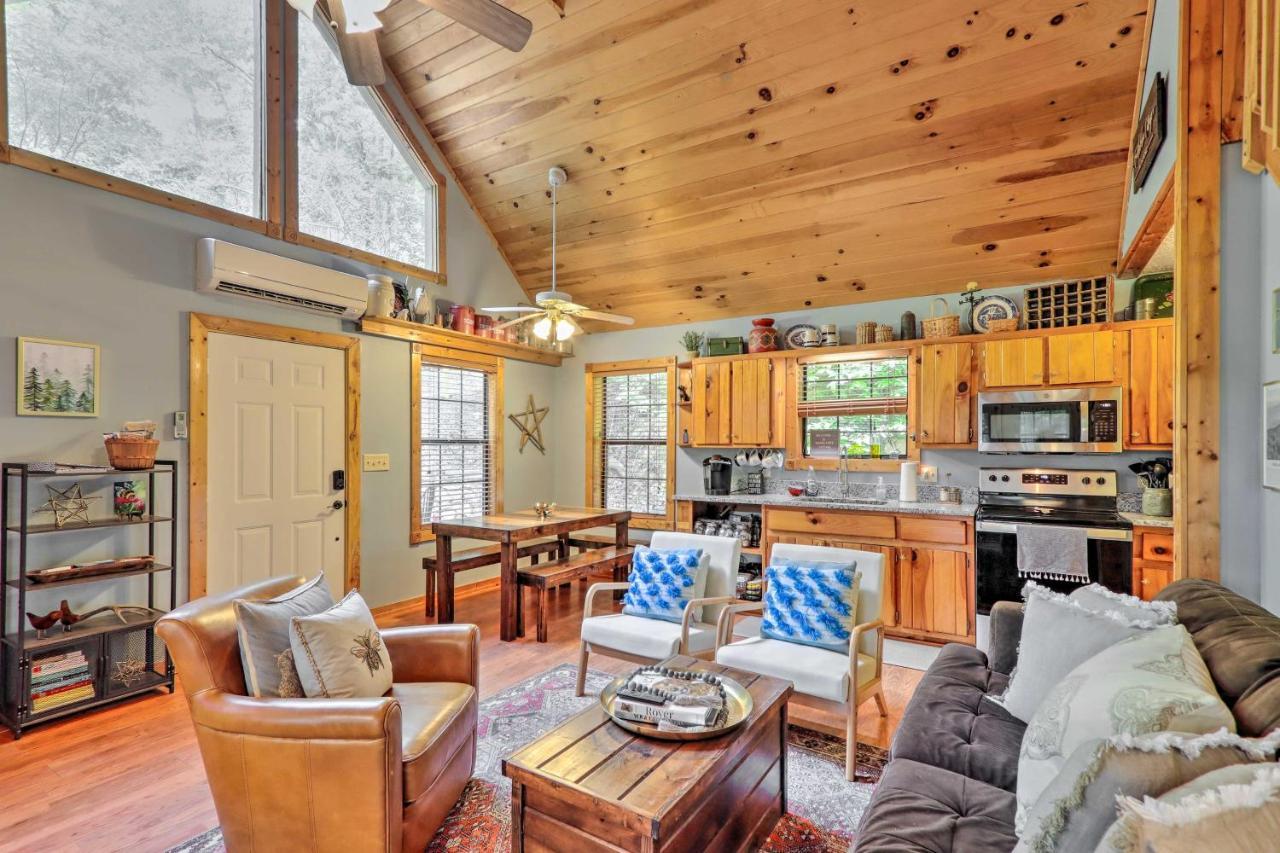 Bumblebee Cottage Murphy Retreat With Hot Tub Salem المظهر الخارجي الصورة
